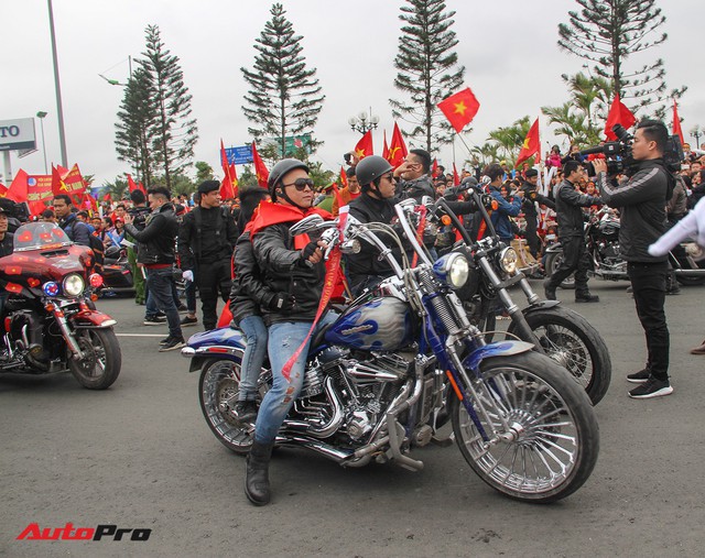 Dàn xe Harley-Davidson đón đội tuyển bóng đá nam U23 Việt Nam về nước - Ảnh 16.