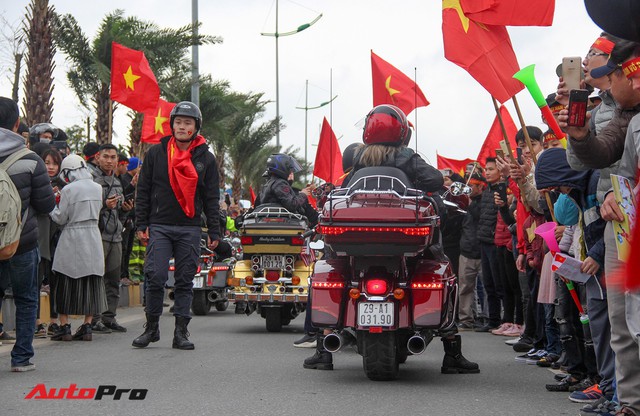 Dàn xe Harley-Davidson đón đội tuyển bóng đá nam U23 Việt Nam về nước - Ảnh 13.