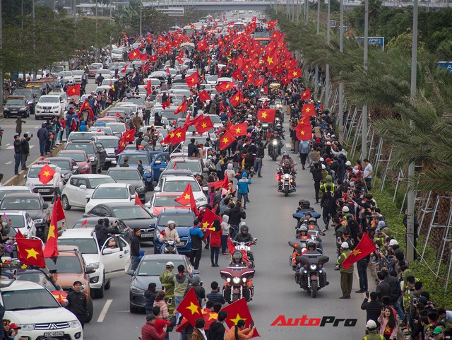 Dàn xe Harley-Davidson đón đội tuyển bóng đá nam U23 Việt Nam về nước - Ảnh 25.