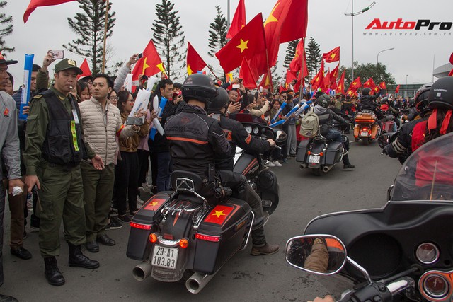 Dàn xe Harley-Davidson đón đội tuyển bóng đá nam U23 Việt Nam về nước - Ảnh 20.