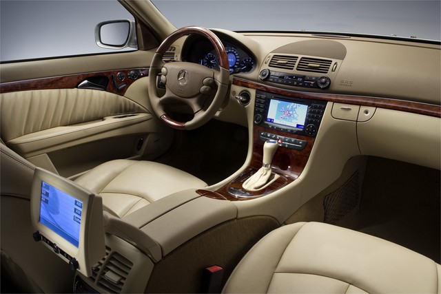 Từ 2 tỷ đồng, Mercedes-Benz E280 đời 2007 rao bán lại giá 500 triệu đồng - Ảnh 6.