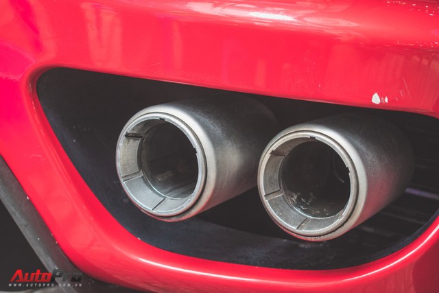 Hàng hiếm Ferrari F430 Spider tháo bánh lau chùi trên vỉa hè Sài Gòn - Ảnh 11.