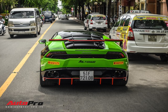 Lamborghini Huracan khoác decal phong cách trường đua GT3 EVO tại Sài Gòn - Ảnh 16.