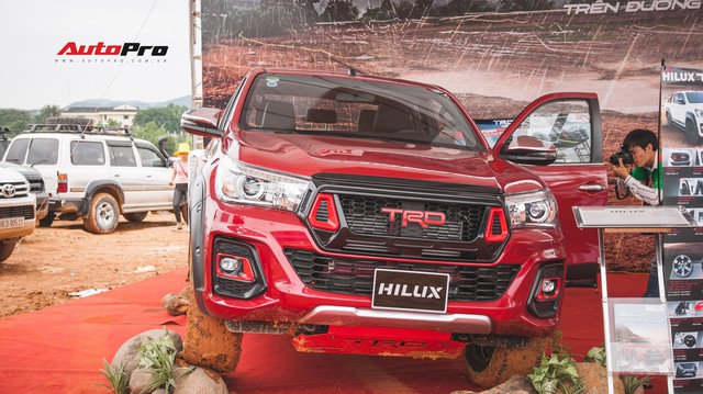 "Soi kĩ" Toyota Hilux TRD Sportivo 2018 lần đầu tiên ra mắt tại Việt Nam