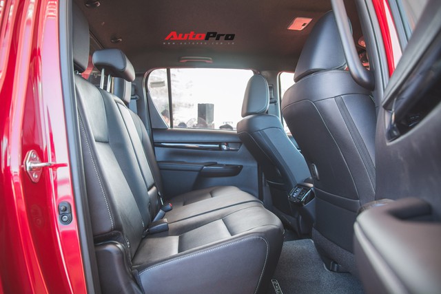 Soi kĩ Toyota Hilux TRD Sportivo 2018 lần đầu tiên ra mắt tại Việt Nam - Ảnh 20. Soi kĩ Toyota Hilux TRD Sportivo 2018 lần đầu tiên ra mắt tại Việt Nam - Ảnh 20.