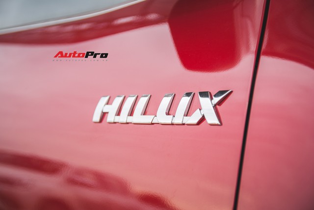 Soi kĩ Toyota Hilux TRD Sportivo 2018 lần đầu tiên ra mắt tại Việt Nam - Ảnh 8. Soi kĩ Toyota Hilux TRD Sportivo 2018 lần đầu tiên ra mắt tại Việt Nam - Ảnh 8.