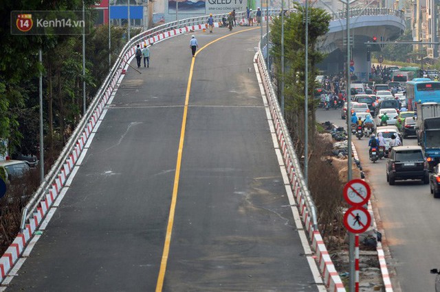 Clip, ảnh: Cận cảnh cầu vượt hơn 300 tỷ ở nút giao An Dương - Nghi Tàm trước ngày thông xe - Ảnh 10. Clip, ảnh: Cận cảnh cầu vượt hơn 300 tỷ ở nút giao An Dương - Nghi Tàm trước ngày thông xe - Ảnh 10.