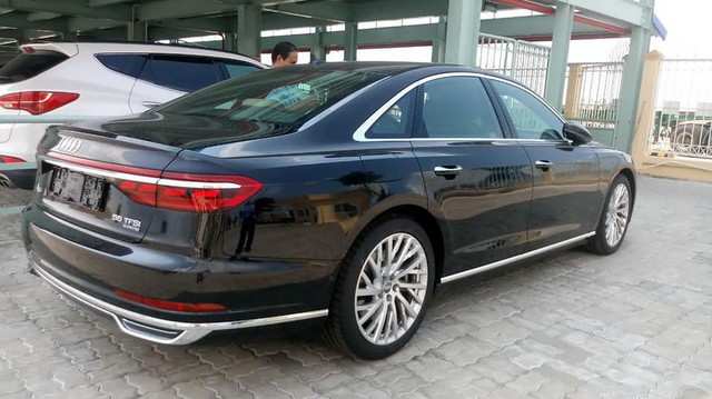 Audi A8 2018 đầu tiên với option cả tỷ đồng về Việt Nam, đấu Mercedes-Benz S-Class và BMW 7-Series