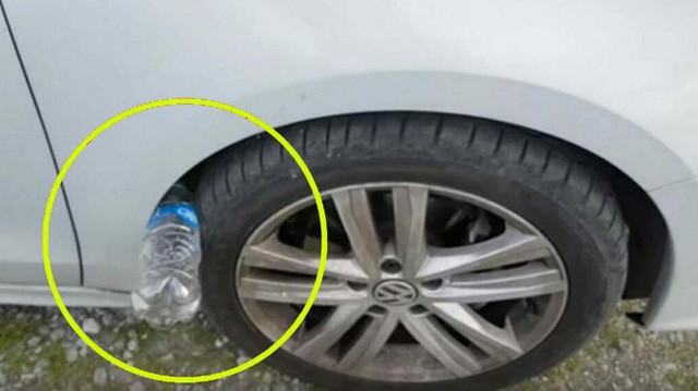 Nếu thấy lốp xe ô tô của bạn có nhét 1 chai nhựa, đừng chạm vào, hãy báo cảnh sát ngay