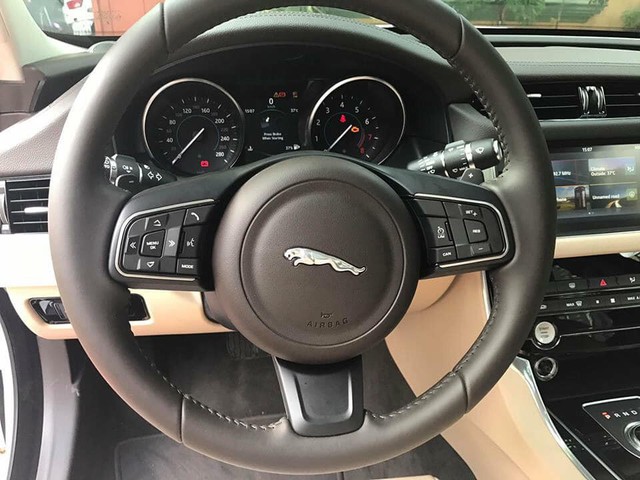 Jaguar XF với ngoại hình như mới khấu hao cả tỷ đồng sau 2 năm sử dụng - Ảnh 7.