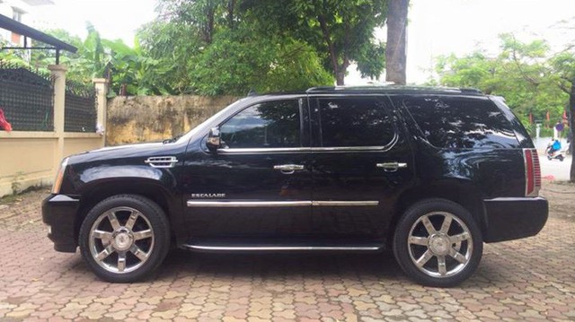 "Khủng long" Cadillac Escalade 10 năm tuổi rẻ như Honda CR-V mua mới
