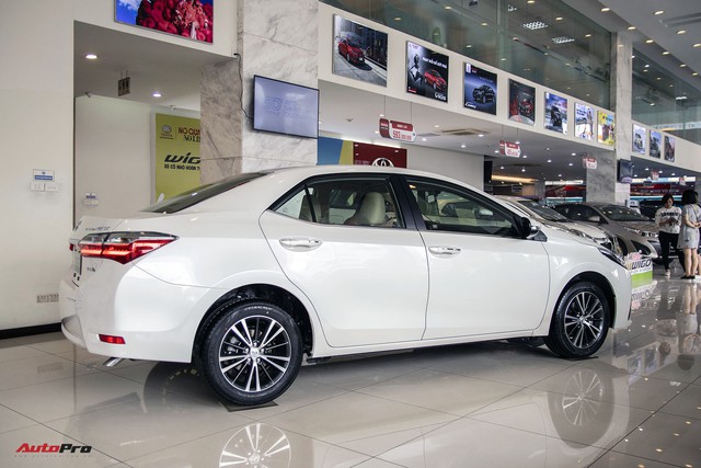 Ngày này năm xưa: Toyota Corolla Altis lột xác ngoạn mục tại Việt Nam nhưng cũng đánh dấu đà đi xuống của ông vua phân khúc một thời - Ảnh 4.