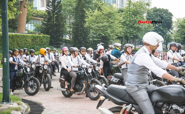 Hàng trăm biker chạy xe classic tổ chức offline, diễu hành quanh đường phố Hà Nội - Ảnh 9.