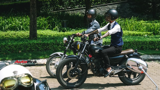 Hàng trăm biker chạy xe classic tổ chức offline, diễu hành quanh đường phố Hà Nội - Ảnh 4.