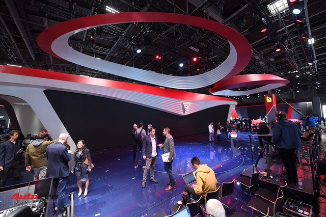Lộ diện gian hàng của VinFast tại Paris Motor Show 2018 trước giờ G: Màn hình LED 6K, biểu tượng cánh sen Việt - Ảnh 8.