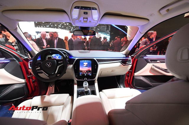 Cận cảnh nội thất SUV VinFast LUX SA2.0: Linh hồn Việt Nam lồng trong thiết kế châu Âu - Ảnh 5. Cận cảnh nội thất SUV VinFast LUX SA2.0: Linh hồn Việt Nam lồng trong thiết kế châu Âu - Ảnh 5.
