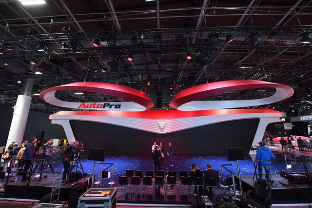 Lộ diện gian hàng của VinFast tại Paris Motor Show 2018 trước giờ G: Màn hình LED 6K, biểu tượng cánh sen Việt - Ảnh 7.