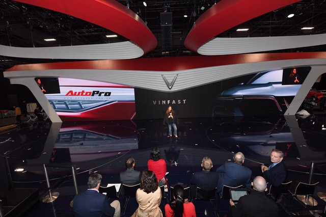Lộ diện gian hàng của VinFast tại Paris Motor Show 2018 trước giờ G: Màn hình LED 6K, biểu tượng cánh sen Việt - Ảnh 4.