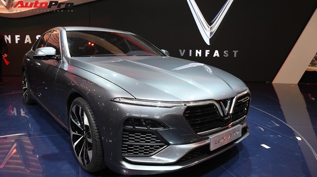 HOT: Chi tiết ngoại thất sedan VinFast LUX A2.0 vừa ra mắt hoành tráng tại Paris Motor Show 2018