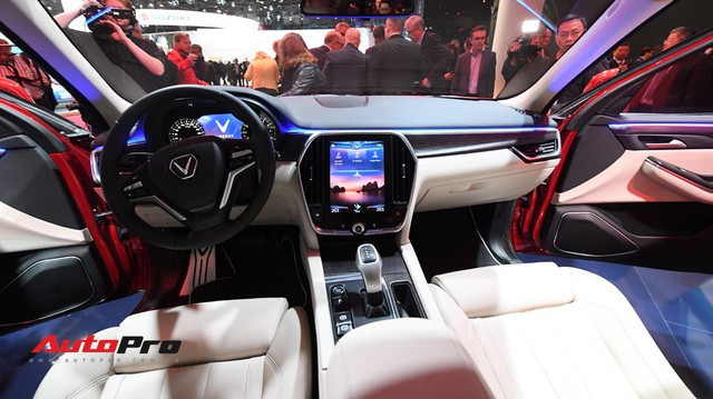 Cận cảnh nội thất SUV VinFast LUX SA2.0: Linh hồn Việt Nam lồng trong thiết kế châu Âu