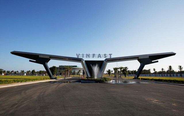 Reuters viết về VinFast: Rất nhanh & nghiêm túc: Canh bạc lớn của nhà sản xuất xe đầu tiên tới từ Việt Nam - Ảnh 1.