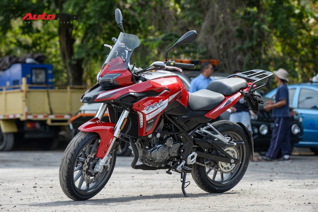 Mô tô Benelli TRK 251 ra mắt, về Việt Nam giữa năm sau với giá trên 80 triệu đồng - Ảnh 1. Mô tô Benelli TRK 251 ra mắt, về Việt Nam giữa năm sau với giá trên 80 triệu đồng - Ảnh 1.