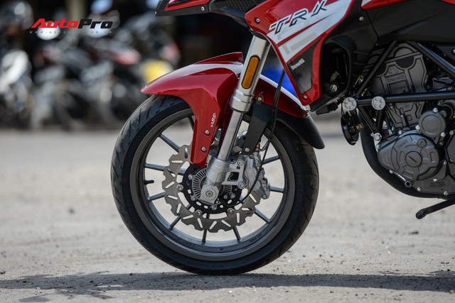 Mô tô Benelli TRK 251 ra mắt, về Việt Nam giữa năm sau với giá trên 80 triệu đồng - Ảnh 9. Mô tô Benelli TRK 251 ra mắt, về Việt Nam giữa năm sau với giá trên 80 triệu đồng - Ảnh 9.