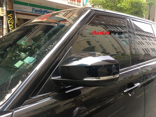 Range Rover Autobiography của đại gia Sài Gòn đen từ đầu đến chân đeo biển tứ quý 7 - Ảnh 6.