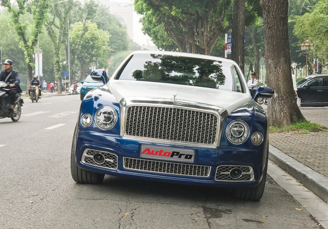 Đã độc nhất Việt Nam, chiếc Bentley Mulsanne này vẫn đổi màu đúng trend - Ảnh 2.