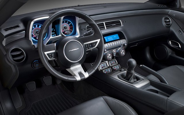 Chevrolet Camaro cũ độ cửa Lamborghini nhưng có giá ngang Toyota Camry - Ảnh 4. Chevrolet Camaro cũ độ cửa Lamborghini nhưng có giá ngang Toyota Camry - Ảnh 4.