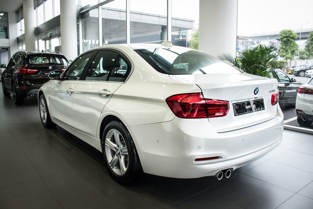 BMW 320i nâng cấp trang bị, giá cao hơn 200 triệu đồng so với Mercedes-Benz C200 - Ảnh 7.