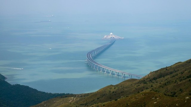 Cận cảnh cầu vượt biển dài nhất thế giới nối liền Trung Quốc và Hồng Kông - Ảnh 7.