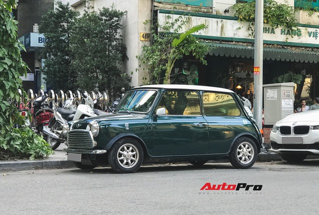 Mini cổ của Mr.Bean xuất hiện trên đường phố Việt - Ảnh 2. Mini cổ của Mr.Bean xuất hiện trên đường phố Việt - Ảnh 2.