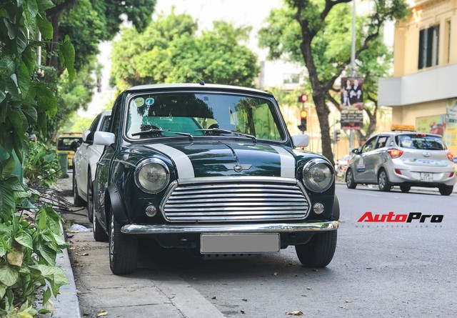 Mini cổ của Mr.Bean xuất hiện trên đường phố Việt - Ảnh 1. Mini cổ của Mr.Bean xuất hiện trên đường phố Việt - Ảnh 1.