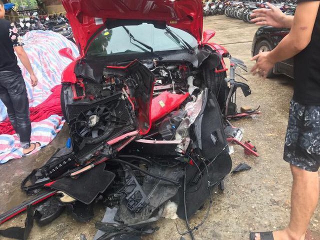 Tuấn Hưng tiết lộ thiệt hại của siêu xe Ferrari 16 tỷ đồng sau tai nạn vỡ nát đầu - Ảnh 1.