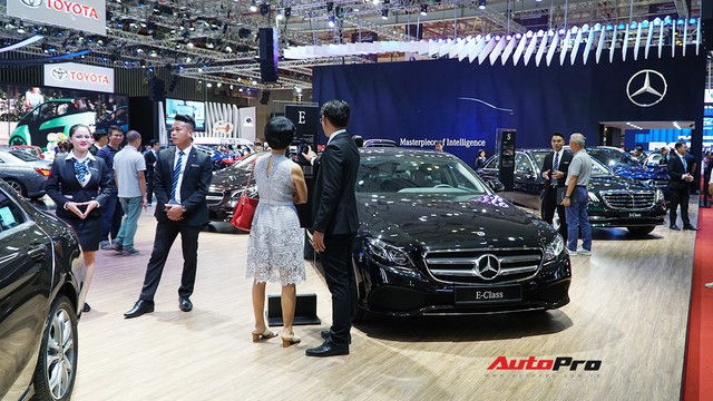 Gian hàng rộng nhất Triển lãm Ô tô Việt Nam 2018 của Mercedes-Benz có gì thú vị? - Ảnh 6. Gian hàng rộng nhất Triển lãm Ô tô Việt Nam 2018 của Mercedes-Benz có gì thú vị? - Ảnh 6.