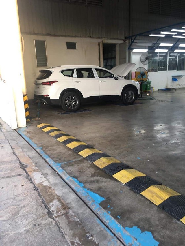 Loạt xe Hyundai Santa Fe 2019 bất ngờ lộ diện trong nhà máy tại Ninh Bình trước ngày ra mắt - Ảnh 3.