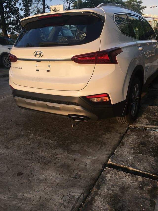 Loạt xe Hyundai Santa Fe 2019 bất ngờ lộ diện trong nhà máy tại Ninh Bình trước ngày ra mắt - Ảnh 2.