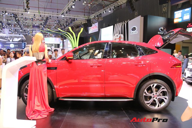 SUV cỡ nhỏ Jaguar E-Pace trình diện khách hàng Việt Nam, giá từ 2,959 tỷ đồng - Ảnh 2.