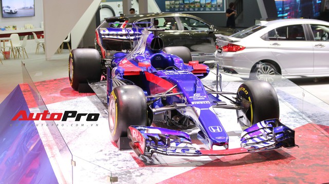 Chi tiết xe đua công thức 1 của đội đua Red Bull Toro Rosso Honda tại triển lãm VMS 2018