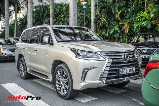 Lexus LX570 màu lạ của đại gia Sài Gòn mang biển số ngũ quý 9 - Ảnh 15. Lexus LX570 màu lạ của đại gia Sài Gòn mang biển số ngũ quý 9 - Ảnh 15.