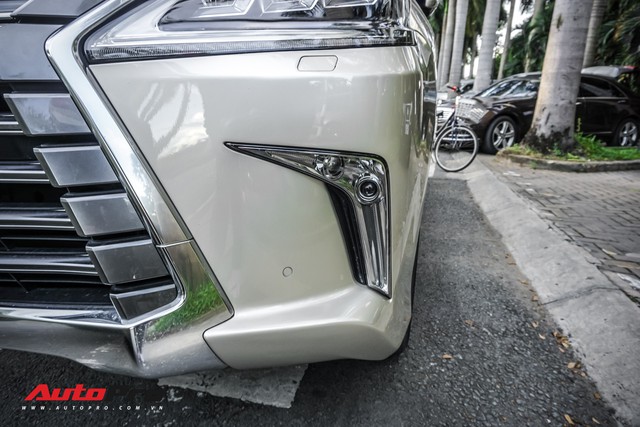 Lexus LX570 màu lạ của đại gia Sài Gòn mang biển số ngũ quý 9 - Ảnh 13. Lexus LX570 màu lạ của đại gia Sài Gòn mang biển số ngũ quý 9 - Ảnh 13.
