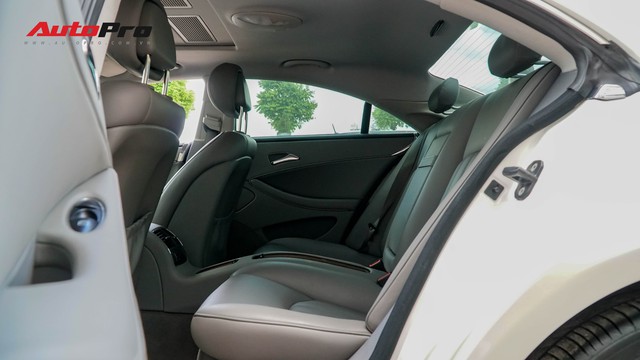 Mercedes-Benz CLS 300 cũ bán lại hơn 800 triệu đồng - Khi dân chơi có giá dân thường - Ảnh 16. Mercedes-Benz CLS 300 cũ bán lại hơn 800 triệu đồng - Khi dân chơi có giá dân thường - Ảnh 16.