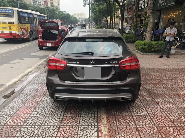 SUV hiệu suất cao Mercedes-AMG GLA 45 bản độ khấu hao cả tỷ đồng sau 2 năm sử dụng - Ảnh 5. SUV hiệu suất cao Mercedes-AMG GLA 45 bản độ khấu hao cả tỷ đồng sau 2 năm sử dụng - Ảnh 5.