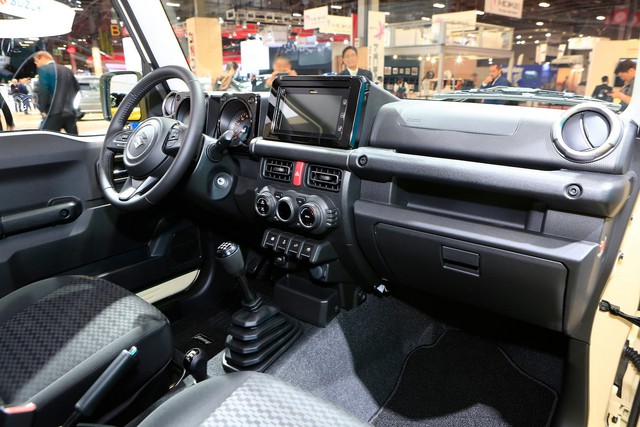 Suzuki Jimny được săn đón tại Paris Motor Show - Ảnh 4.