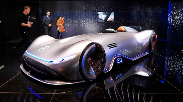 Mercedes Vision EQ Silver Arrow - "Mũi tên bạc" nước Đức sở hữu la-zăng 168 chấu kì dị nhất thế giới