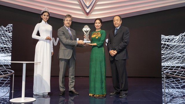 VinFast được vinh danh giải thưởng “Ngôi sao mới” tại Paris Motor Show