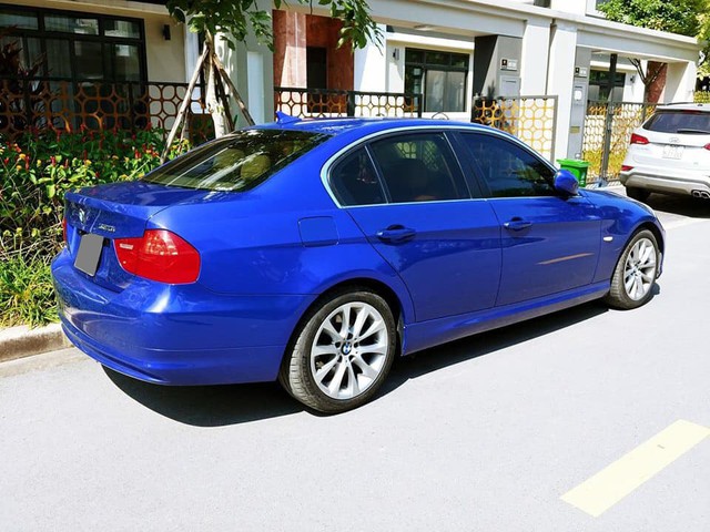 BMW 320i gần 9 năm tuổi, sơn màu tán sắc rao bán rẻ như Kia Morning - Ảnh 3.