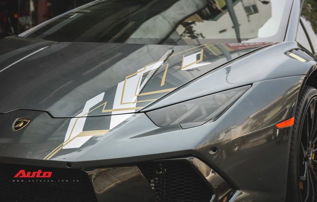 Lamborghini Huracan được khoác lớp decal mới cùng gói độ khủng của đại gia Bạc Liêu - Ảnh 3. Lamborghini Huracan được khoác lớp decal mới cùng gói độ khủng của đại gia Bạc Liêu - Ảnh 3.