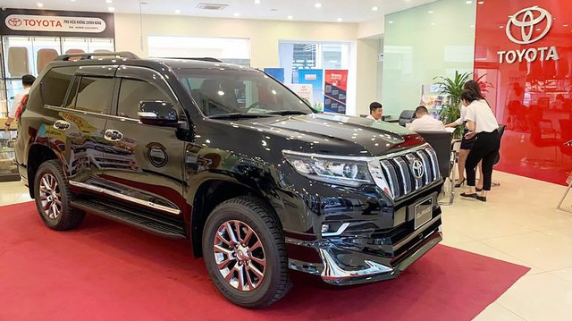 Giá xe cuối năm: Người giảm sốc, kẻ hét lên mây